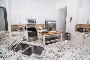 Casa superior, 5 habitaciones | Cocina privada | Refrigerador y microondas 