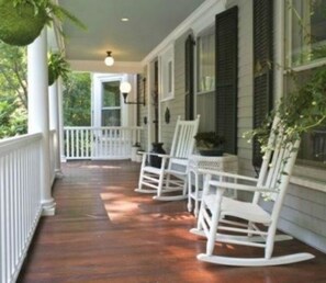 Terrace/patio - Daisy's Guest House (Sebastopol)