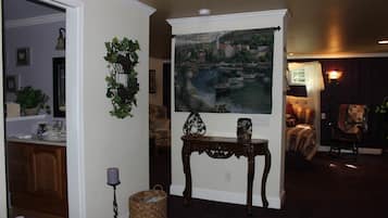 Egyptian cotton sheets, minibar, desk, free WiFi