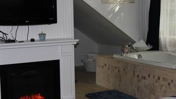 Suite, Non Smoking, Private Bathroom (Nautical Garden Suite) | Room amenity