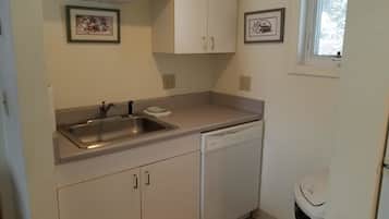 Suite, 1 Queen Bed with Sofa bed | Private kitchen