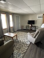 Suite | Iron/ironing board, free WiFi, bed sheets