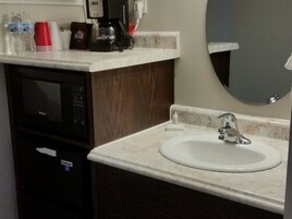 Tabla de planchar con plancha, wifi gratis y ropa de cama 