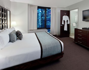 Premium bedding, in-room safe, soundproofing, iron/ironing board at Distrikt Hotel New York City, Tapestry Collection by Hilton