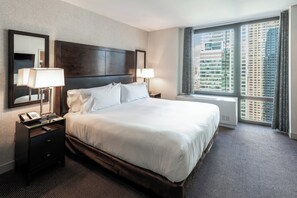 Premium bedding, in-room safe, soundproofing, iron/ironing board - Distrikt Hotel New York City, Tapestry Collection by Hilton (New York)