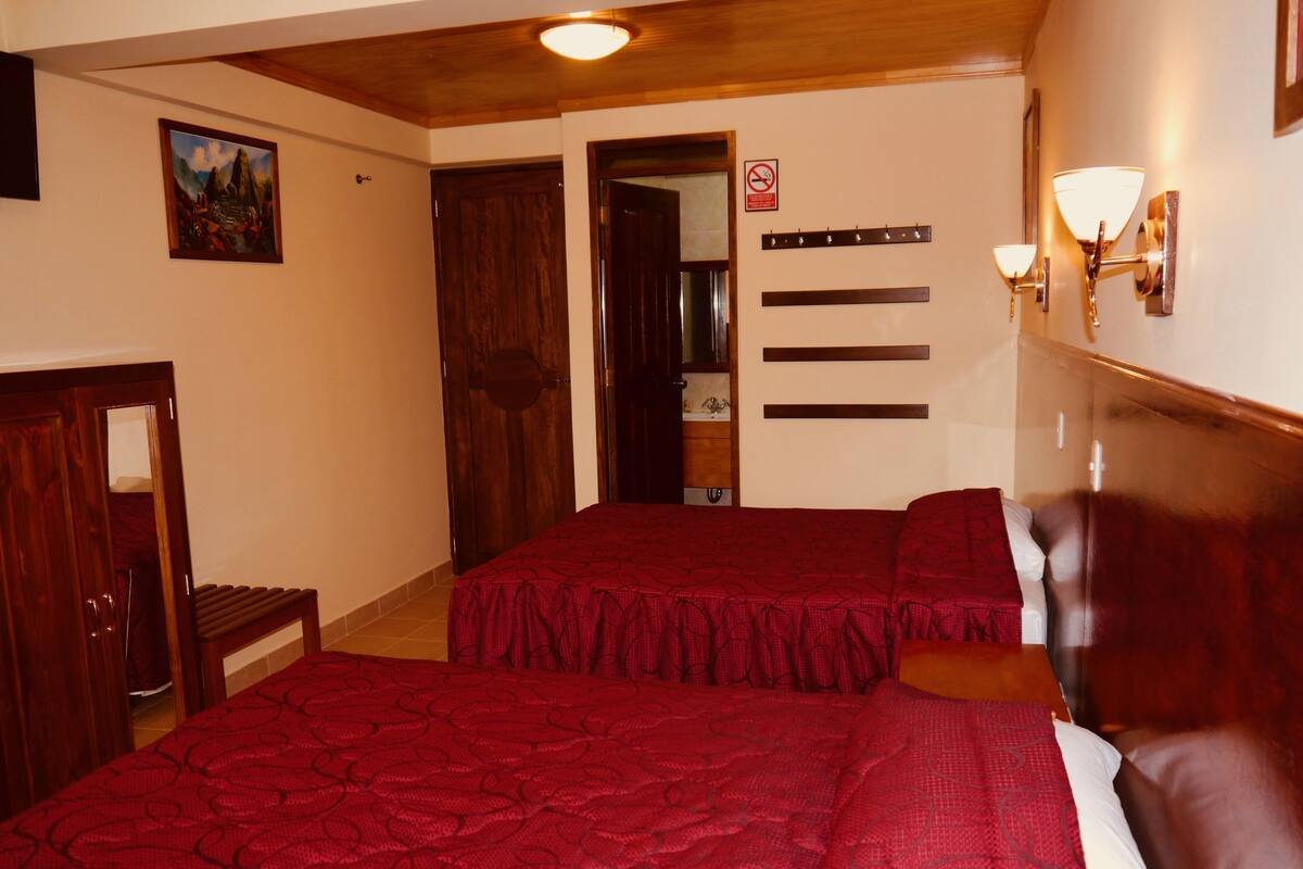 Premium bedding, in-room safe, desk, free cots/infant beds