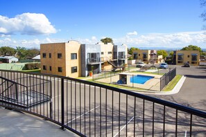 BBQ/picnic area - Amberoo Apartments Tamworth (East Tamworth)