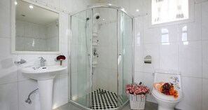 Appartement Duplex, 3 chambres | Salle de bain