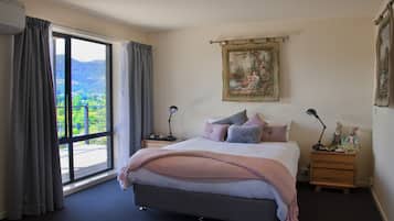 Ropa de cama de alta calidad y tabla de planchar con plancha