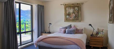 Premium bedding, iron/ironing board, WiFi (free)