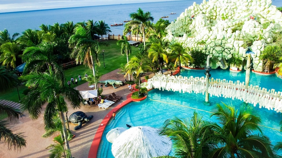 Tanza Oasis Hotel and Resort