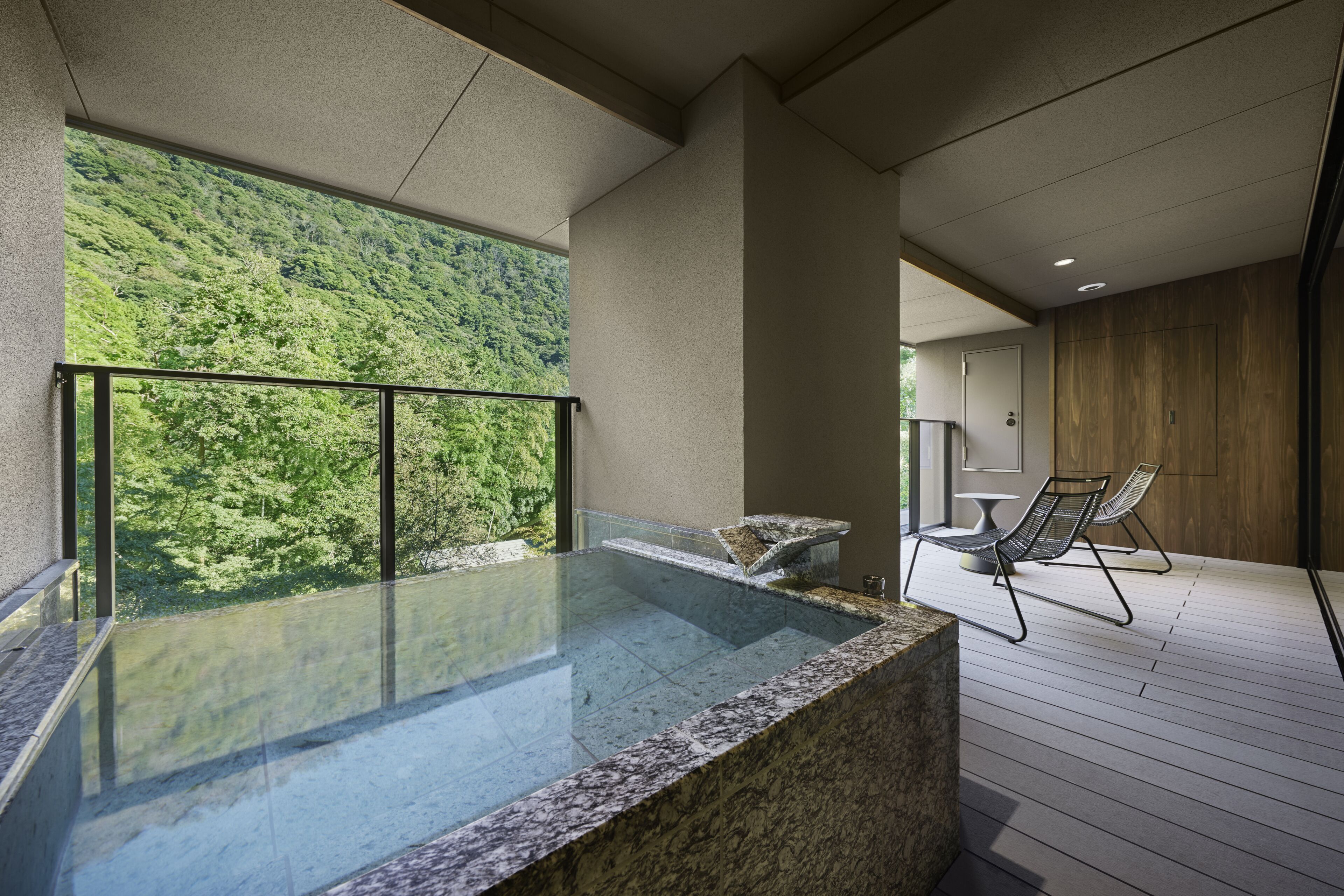 Deluxe-Zimmer, Nichtraucher (B type, Dinner time 19:00 or 19:30) | Badezimmer | Badewanne und Dusche (separat), Quellwasserbad