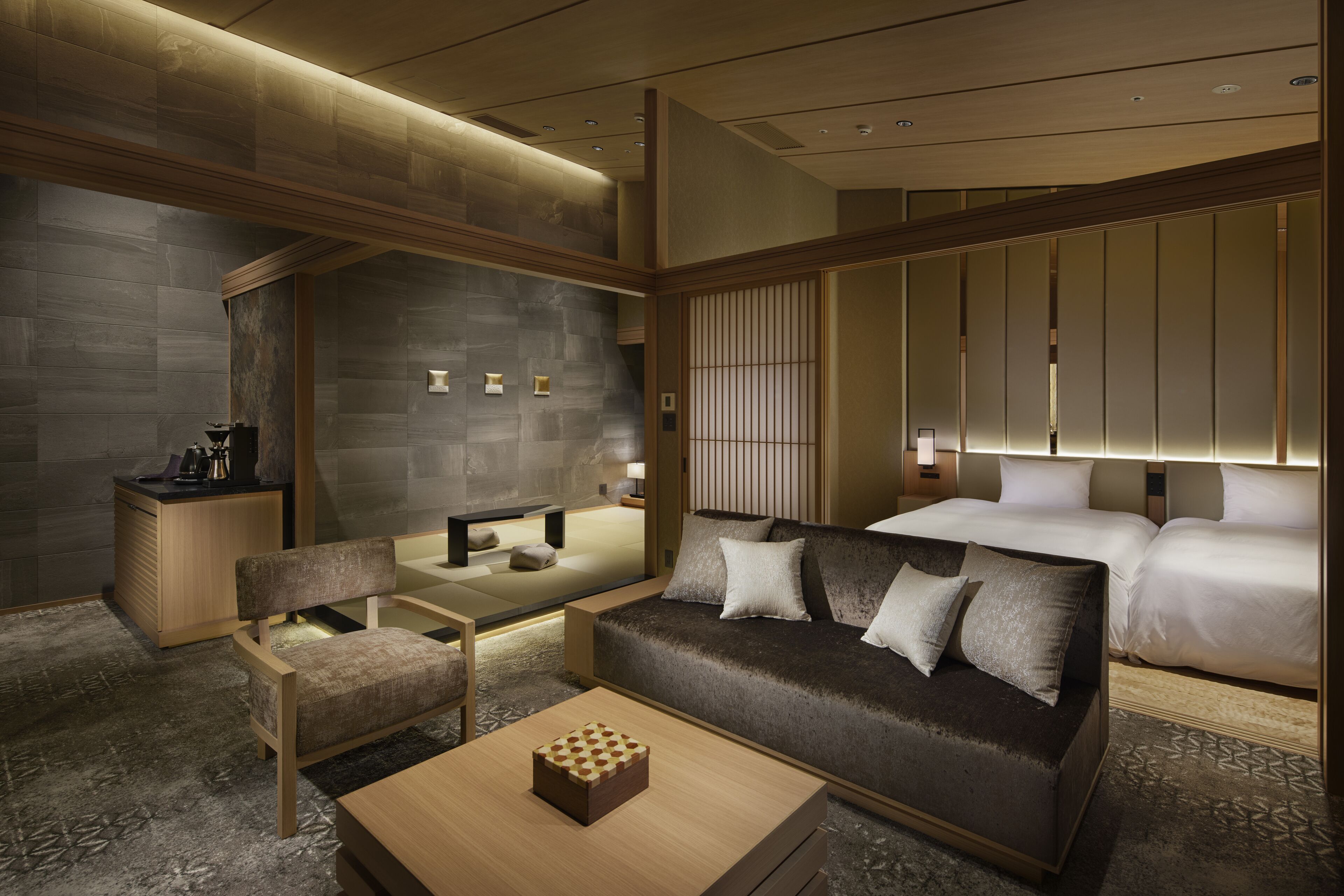 Luxury Room, Non Smoking (E type, Dinner time 19:00 or 19:30) | Minibar, in-room safe, blackout curtains, free WiFi