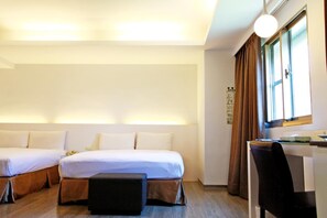 In-room safe, desk, blackout drapes, soundproofing - Yes Hotel (Taitung)