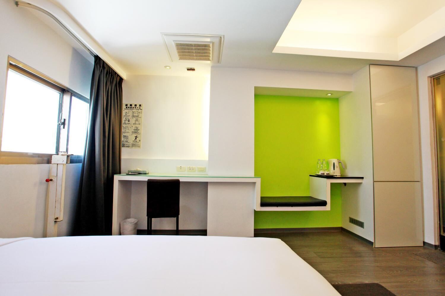 1 bedroom, in-room safe, desk, blackout curtains