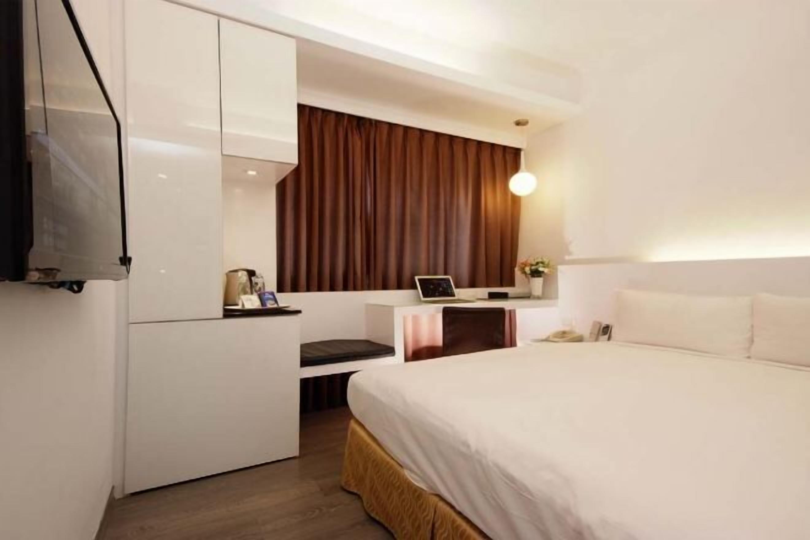 In-room safe, desk, blackout drapes, soundproofing