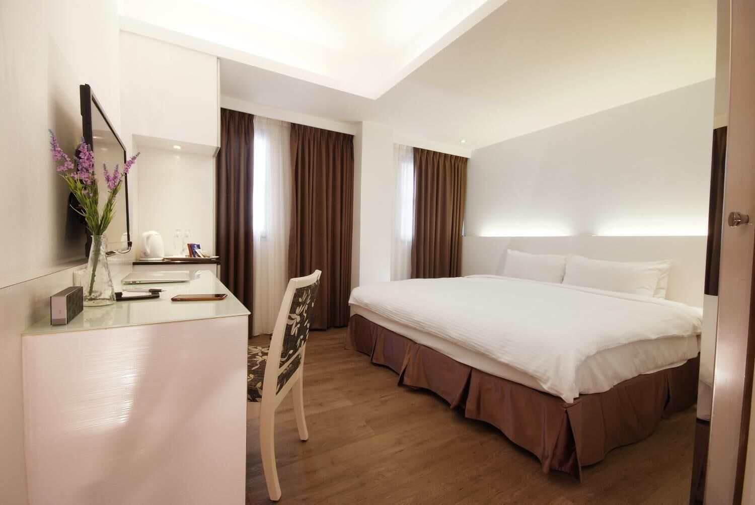 1 bedroom, in-room safe, desk, blackout curtains