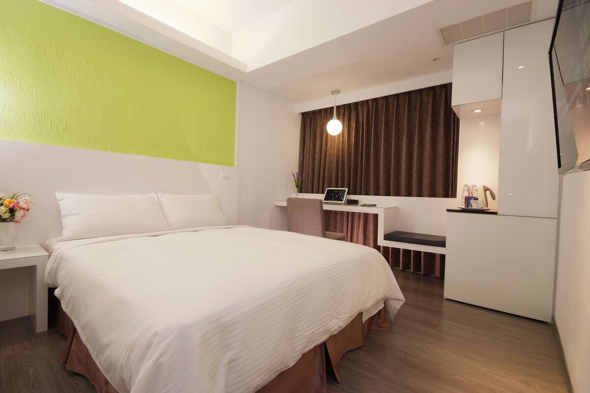 In-room safe, desk, blackout curtains, soundproofing