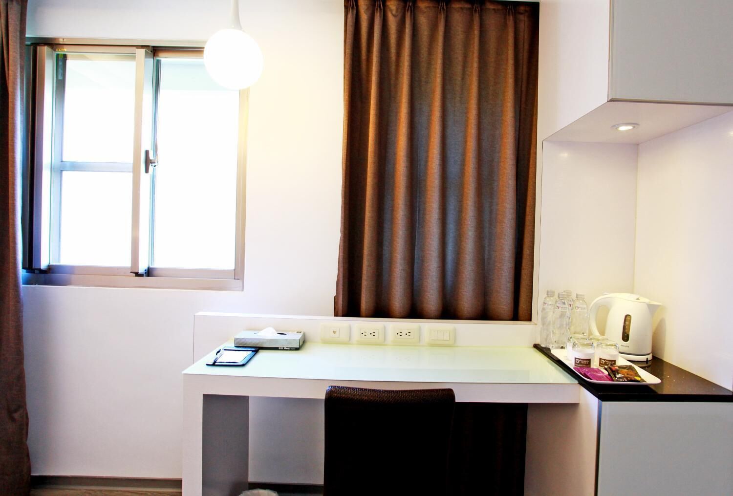 1 bedroom, in-room safe, desk, blackout curtains