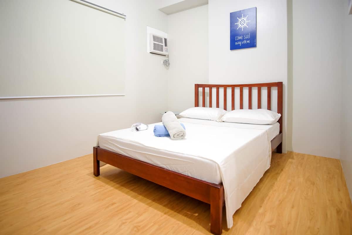 Quarto casal, 1 cama de casal | Ferros/tábuas de passar roupa, Wi-Fi de cortesia