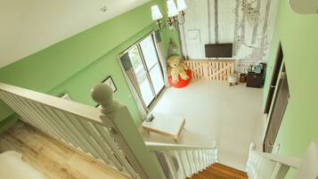 Desk, soundproofing, rollaway beds, free WiFi