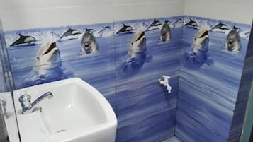 Chambre Triple Deluxe, 1 chambre, vue montagne | Lavabo de la salle de bain