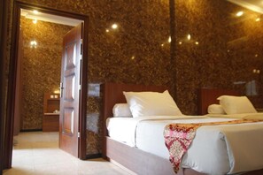 Minibar, desk, blackout curtains, free WiFi