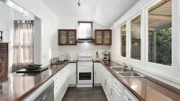Cottage, 4 kamar tidur | Dapur pribadi | Lemari es, microwave, oven, dan kompor
