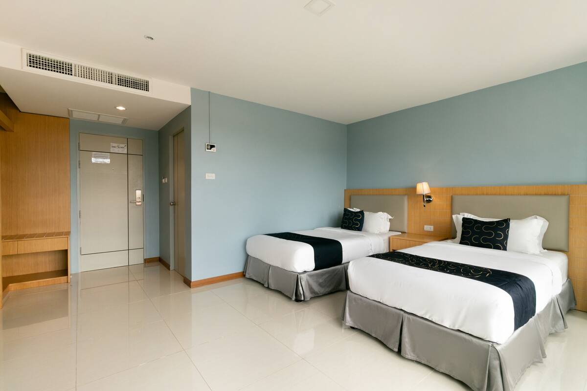 Superior Twin Room | Desk, free WiFi, bed sheets