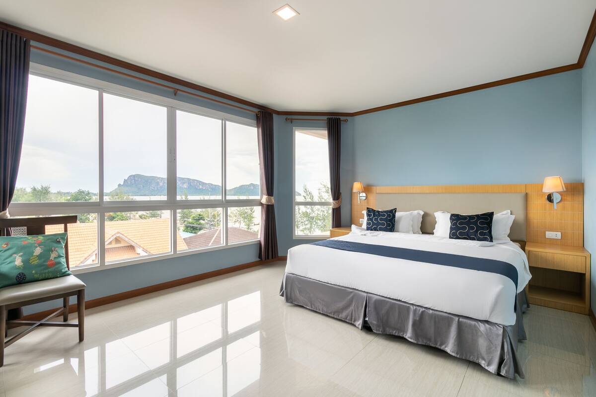 Deluxe Double Room | Desk, free WiFi, bed sheets