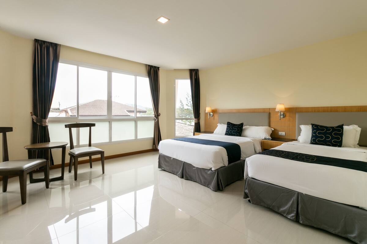 Superior Suite | Desk, free WiFi, bed sheets