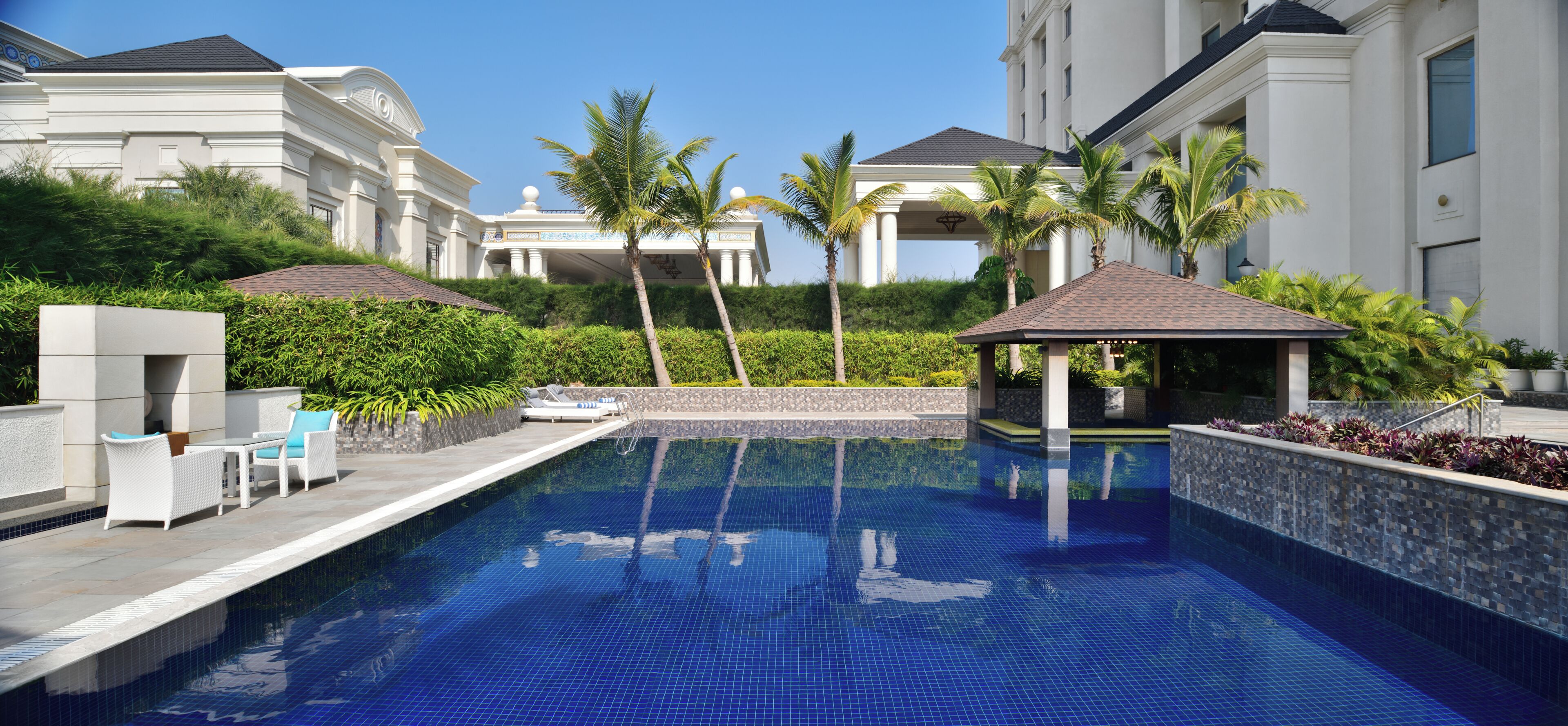 Outdoor pool, open 8:00 AM to 8:00 PM, lifeguards on site