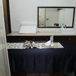 Couples treatment room(s), steam room, body treatments, hydrotherapy