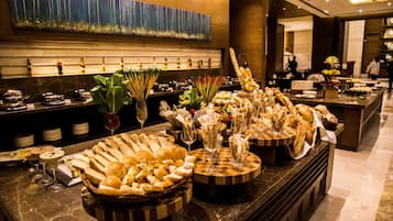 Desayuno buffet diario (INR 826 por persona)