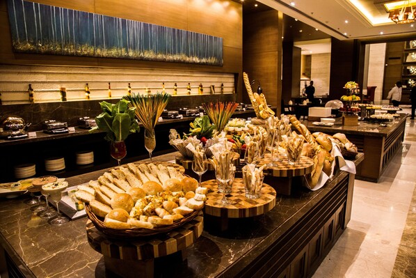 Daily buffet breakfast for a fee - Sheraton Grand Palace Indore (Indore)