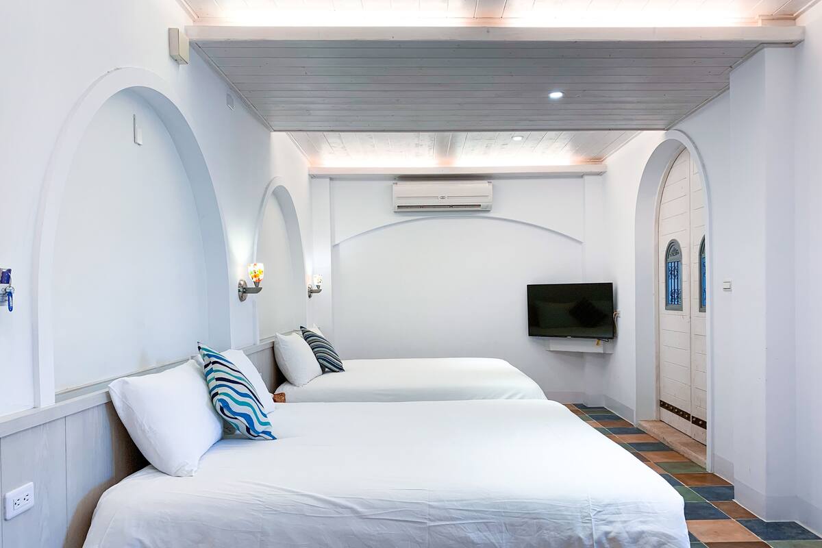 Comfort Quadruple Room | Desk, blackout drapes, soundproofing, WiFi (free)