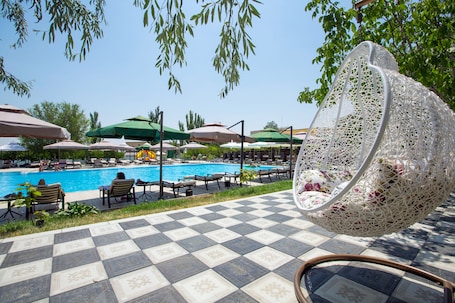 Indoor pool, outdoor pool. Cross Health Center