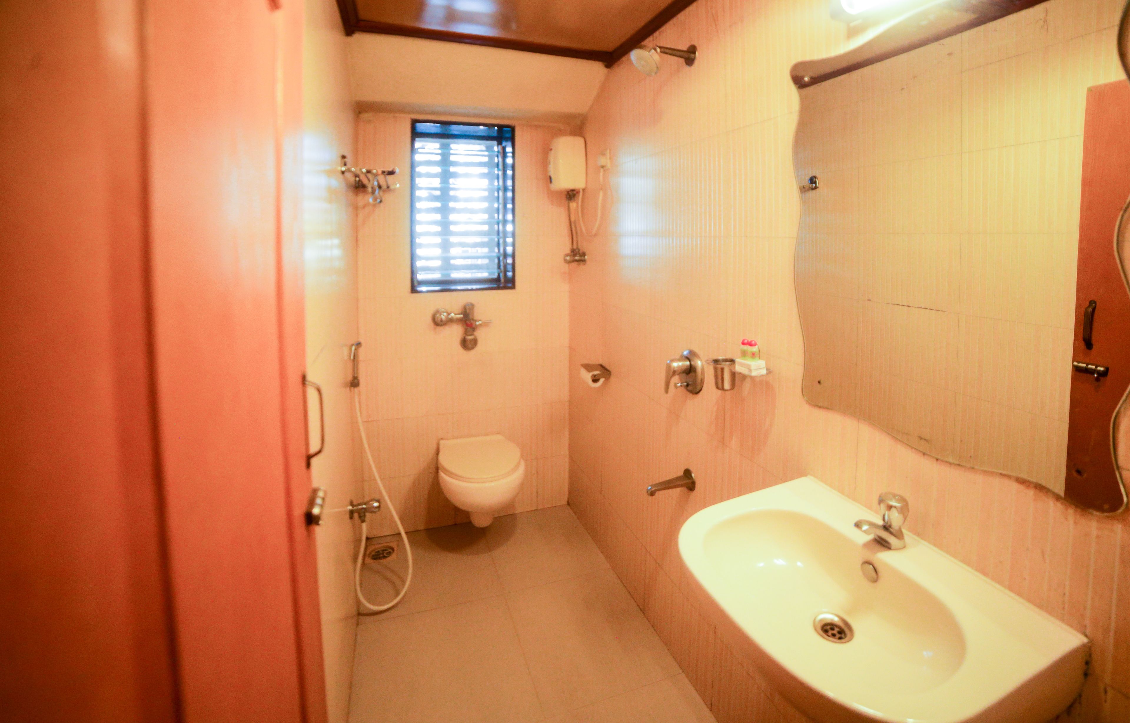 Photo - Hotel Lucky Bandra