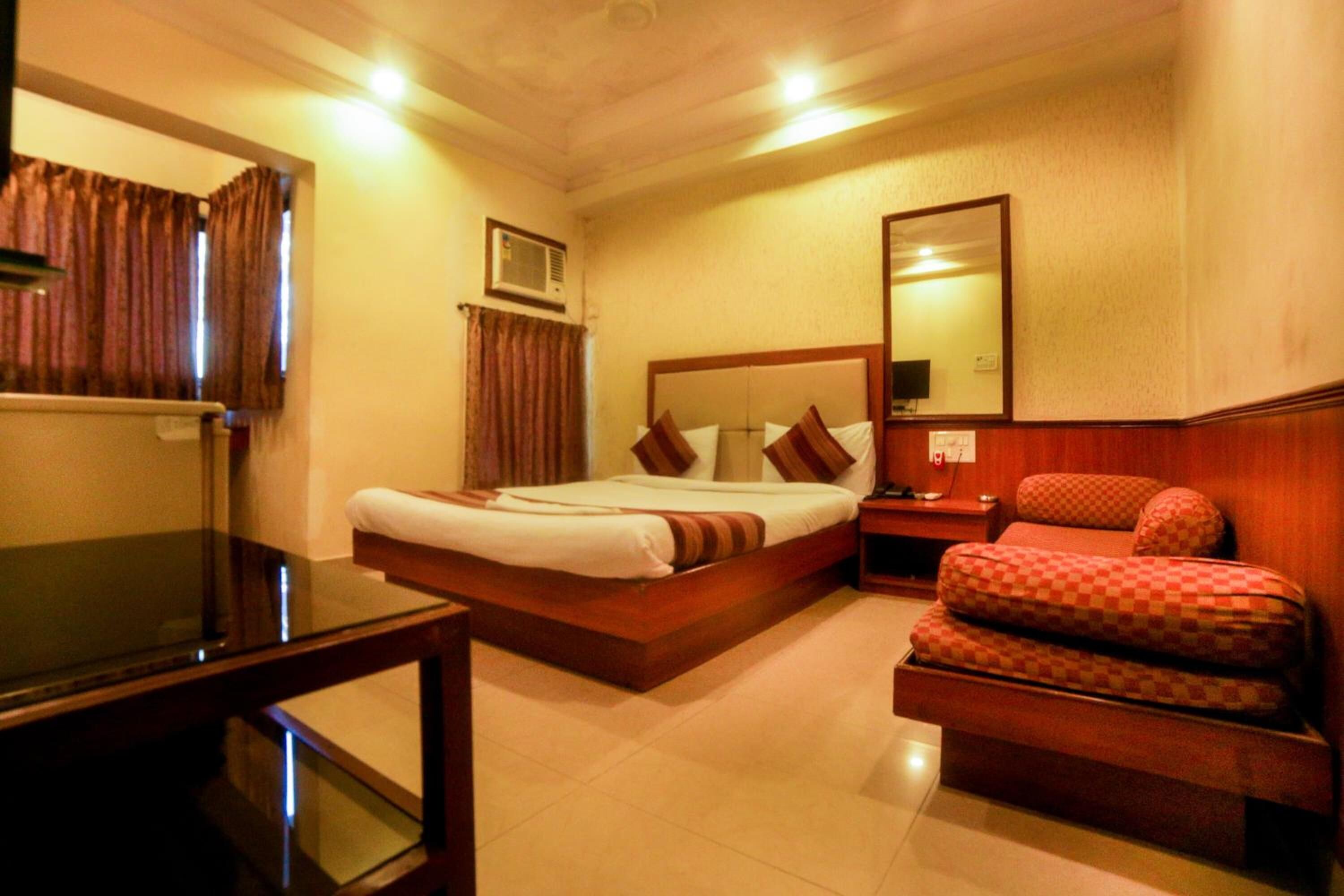 Photo - Hotel Lucky Bandra