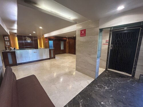 Hotel Lucky Goregaon