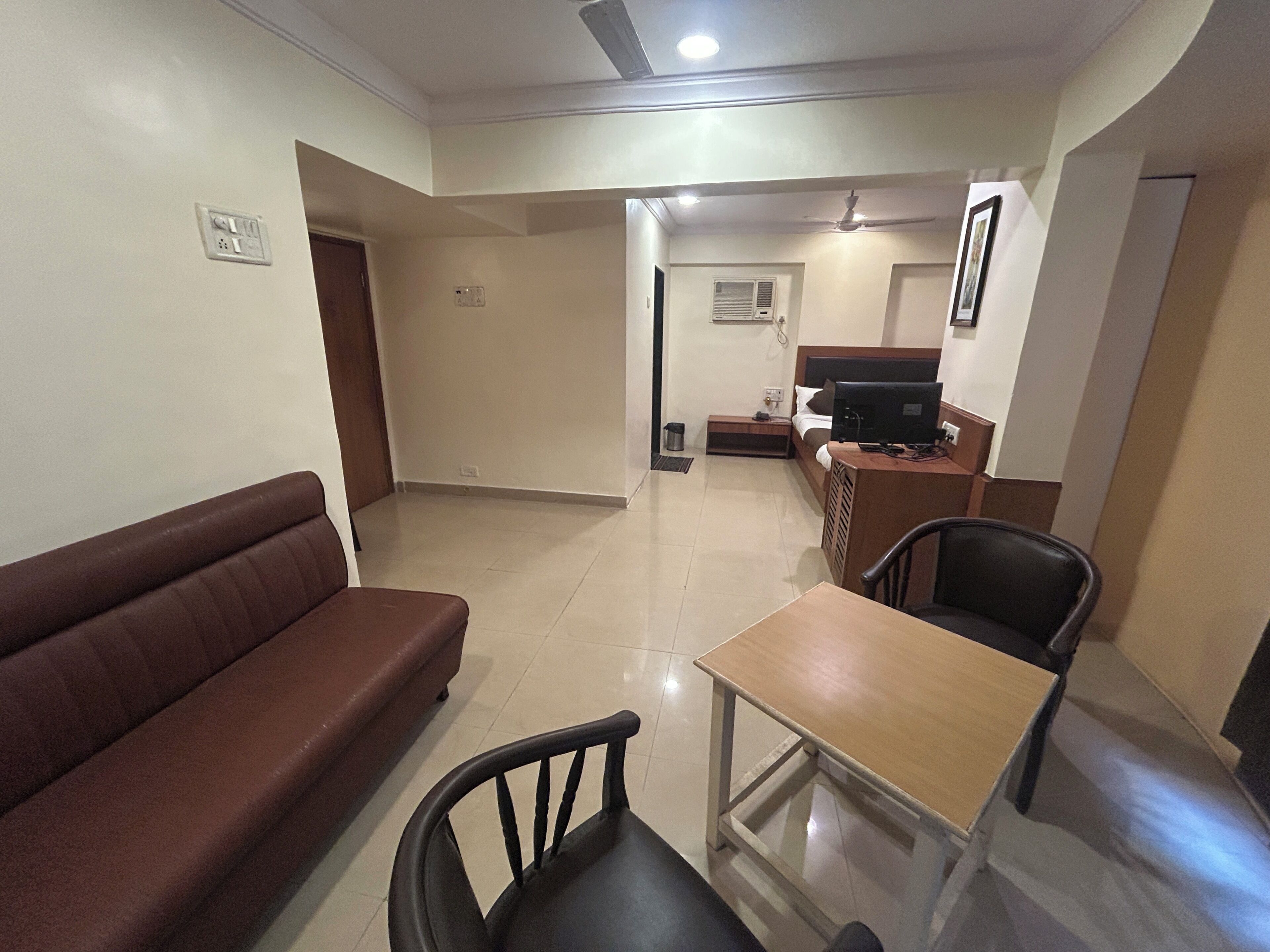 Foto - Hotel Lucky Goregaon