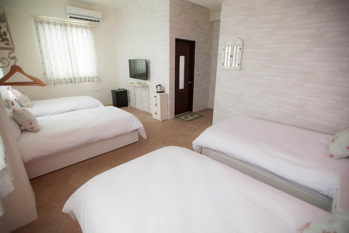 comfort quadruple room | desk, blackout curtains, rollaway beds, free wifi