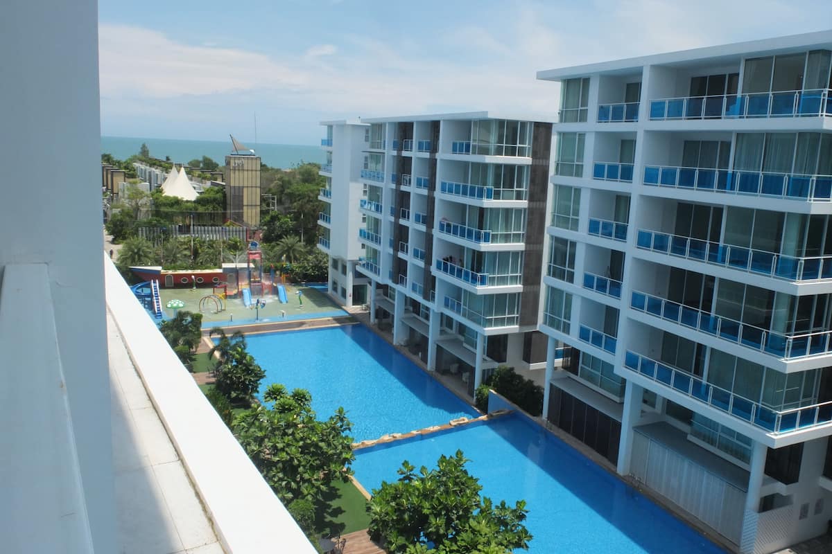 B603 | 2 ห้องนอน, โต๊ะทำงาน, ผ้าม่านกันแสง, ห้องเก็บเสียง