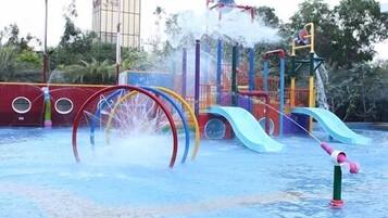 8 outdoor pools