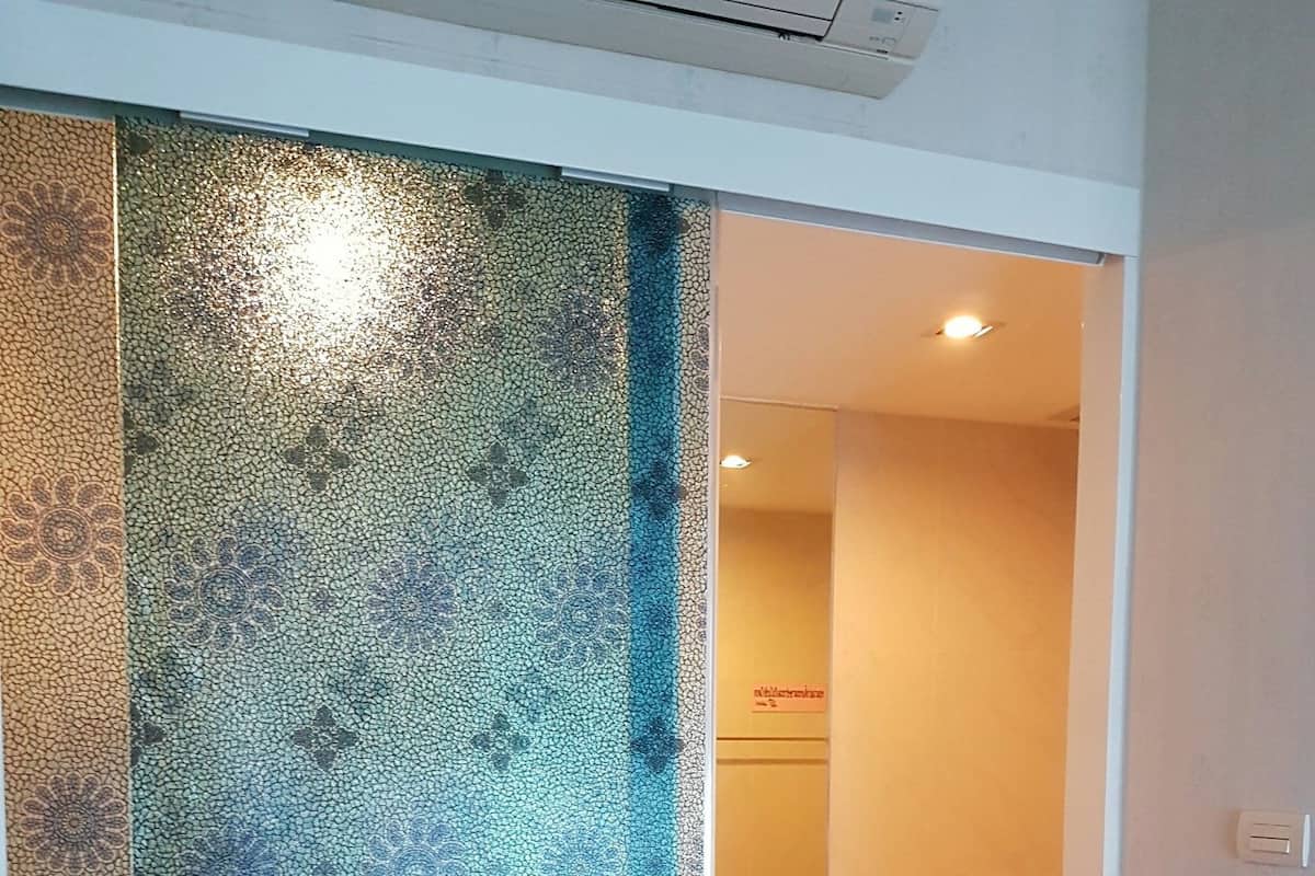 C502 | 2 ห้องนอน, โต๊ะทำงาน, ผ้าม่านกันแสง, ห้องเก็บเสียง