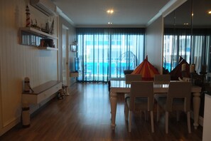 A306 | 2 bedrooms, desk, blackout drapes, soundproofing - My Resort Condo (Hua Hin)