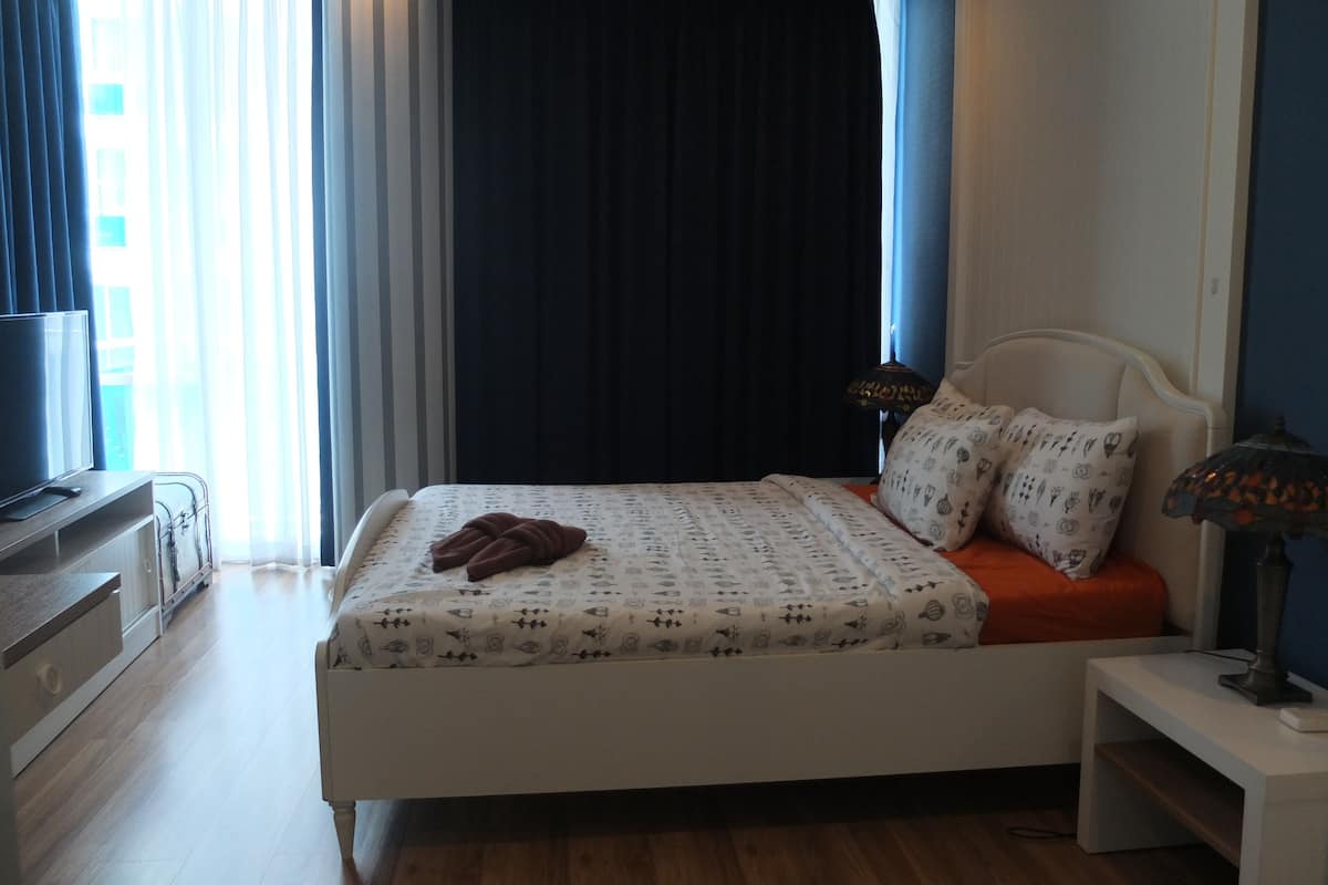 A306 | 2 dormitorios, escritorio, cortinas opacas y sistema de insonorización