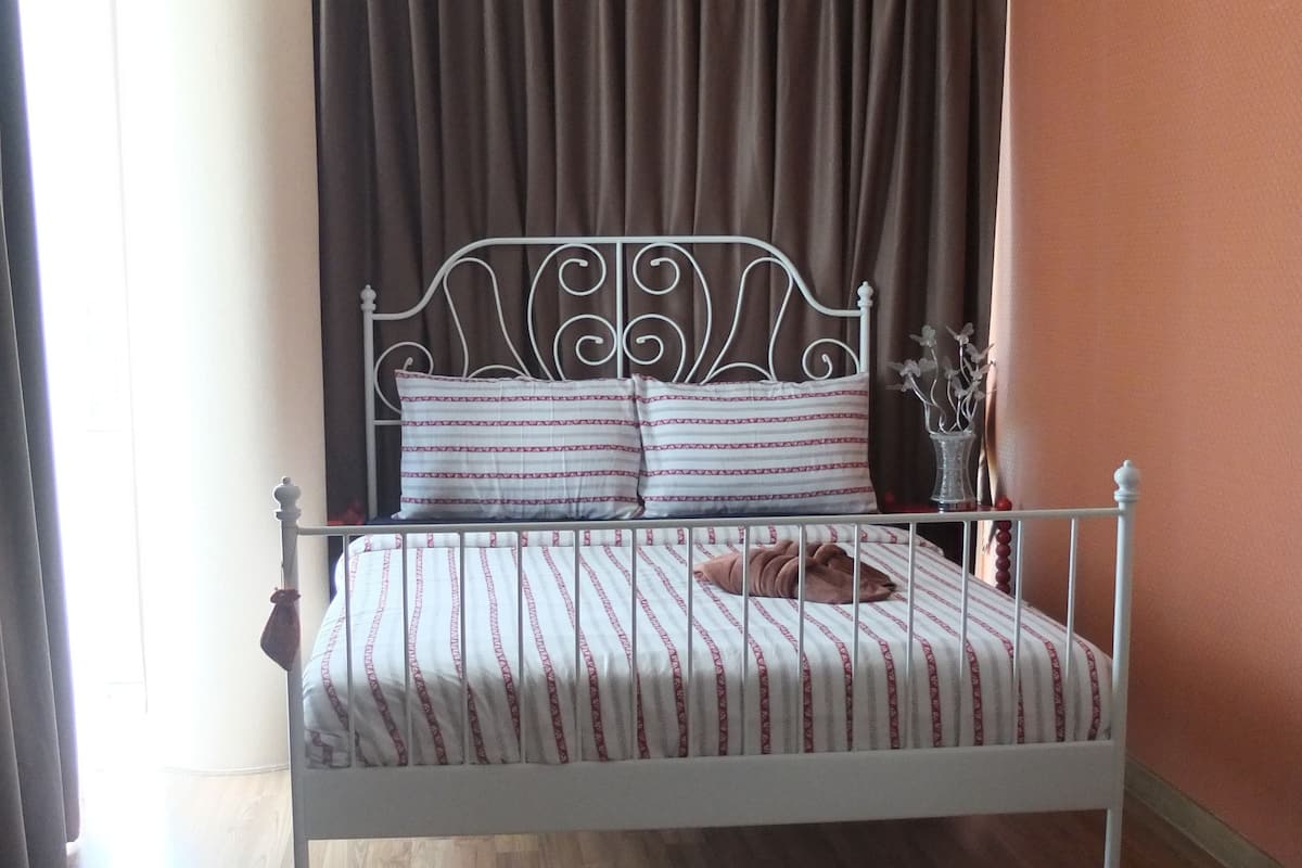 C705 | 2 dormitorios, escritorio, cortinas opacas y sistema de insonorización