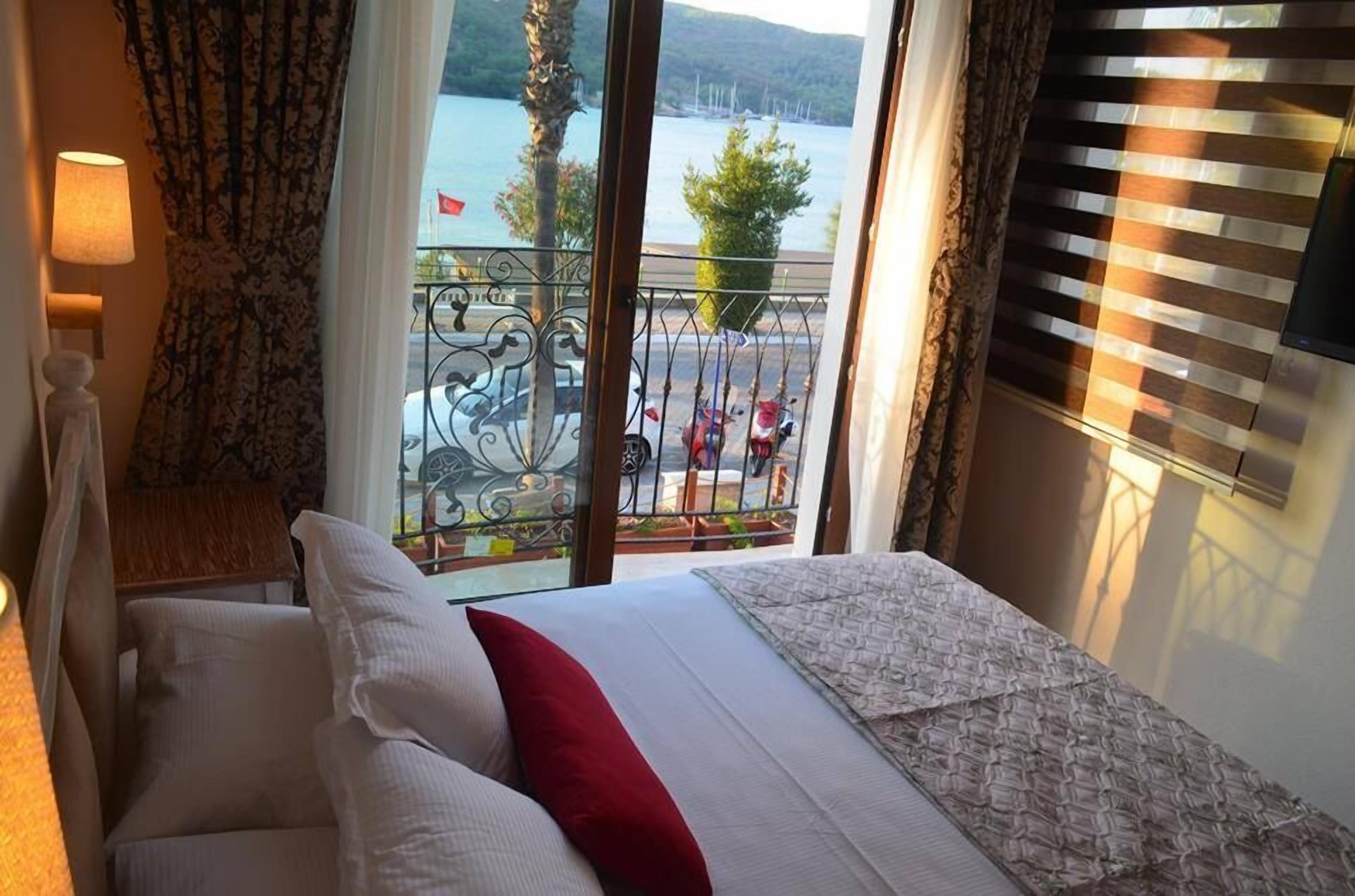 minibar, in-room safe, desk, soundproofing