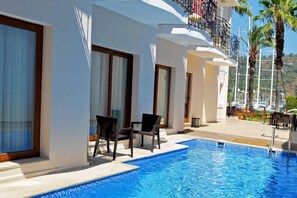 Outdoor pool, pool loungers